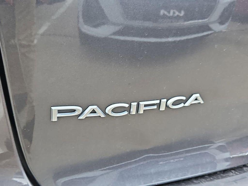 used 2022 Chrysler Pacifica Hybrid car, priced at $25,998