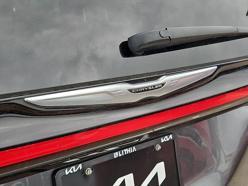 used 2022 Chrysler Pacifica Hybrid car, priced at $25,998