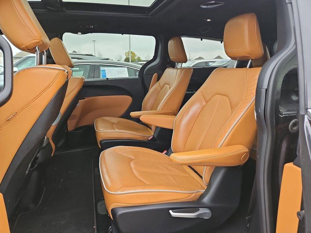 used 2022 Chrysler Pacifica Hybrid car, priced at $25,998