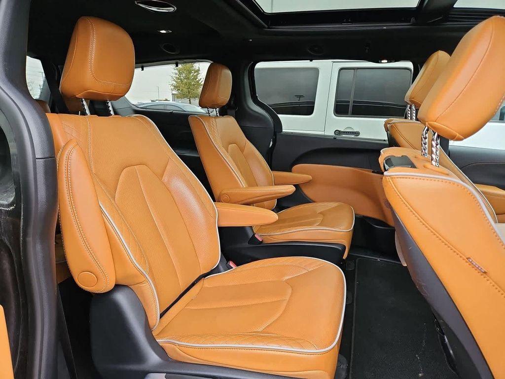 used 2022 Chrysler Pacifica Hybrid car, priced at $25,998