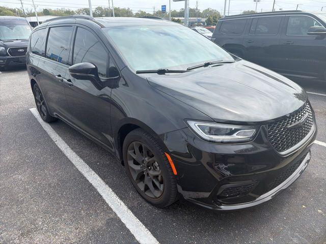 used 2023 Chrysler Pacifica car, priced at $33,916