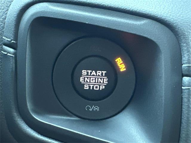 new 2025 Jeep Gladiator car, priced at $45,532