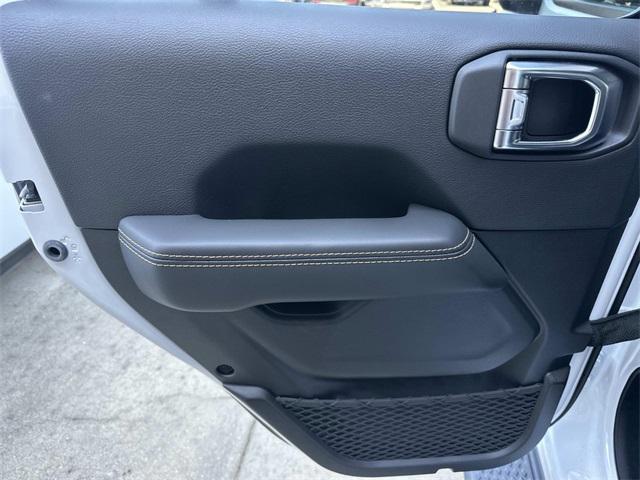 new 2025 Jeep Gladiator car, priced at $45,532