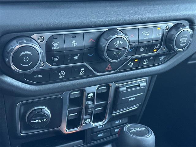 new 2025 Jeep Gladiator car, priced at $45,532