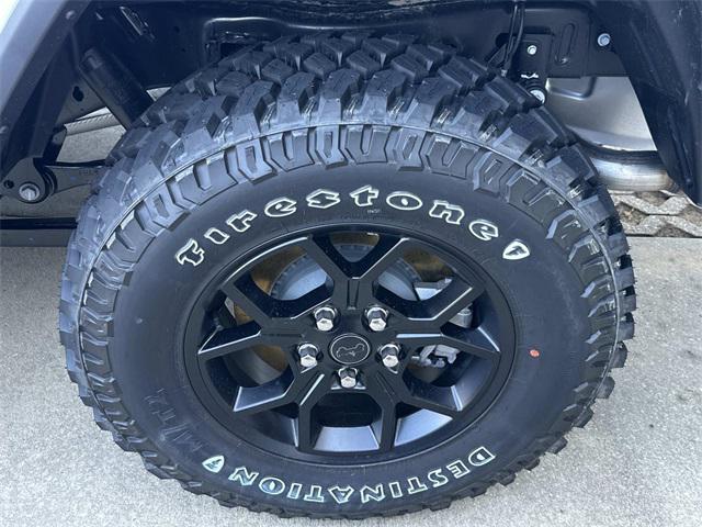 new 2025 Jeep Gladiator car, priced at $45,532