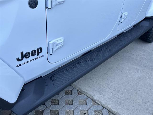 new 2025 Jeep Gladiator car, priced at $45,532