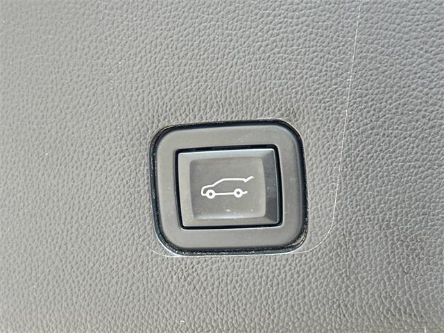 used 2020 Chevrolet Traverse car, priced at $19,287