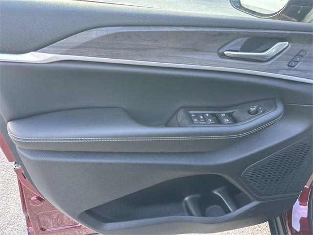 new 2025 Jeep Grand Cherokee car, priced at $44,810