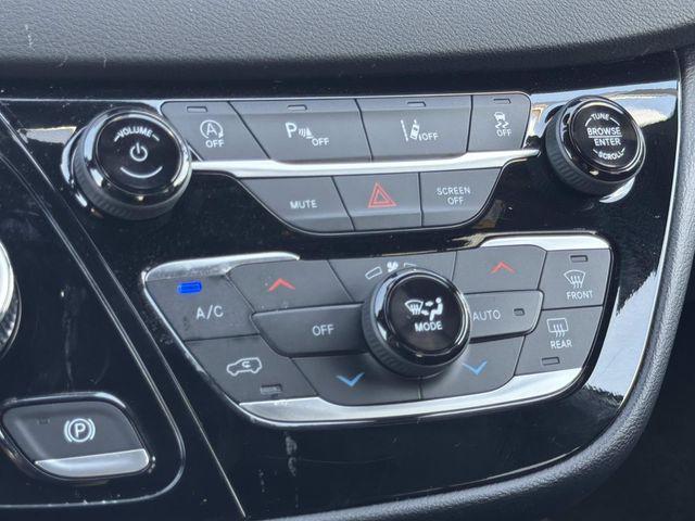 used 2025 Chrysler Pacifica car, priced at $36,555