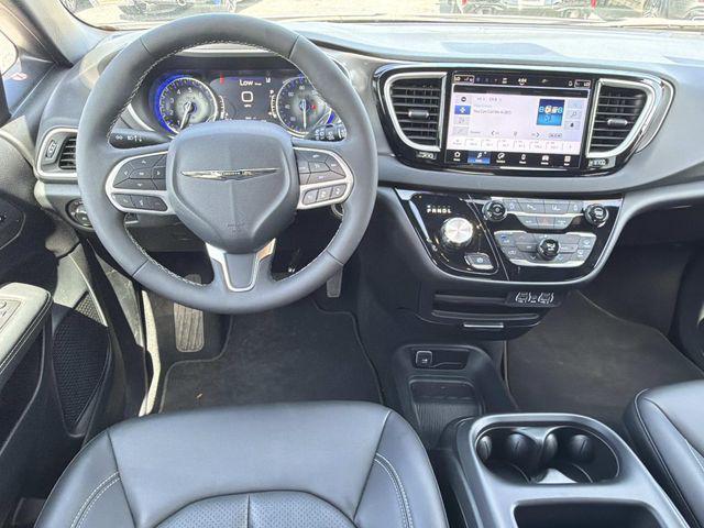 used 2025 Chrysler Pacifica car, priced at $36,555