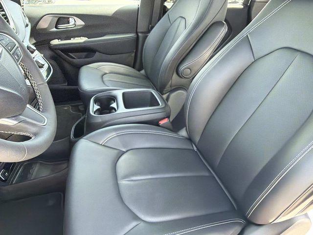 used 2025 Chrysler Pacifica car, priced at $36,555