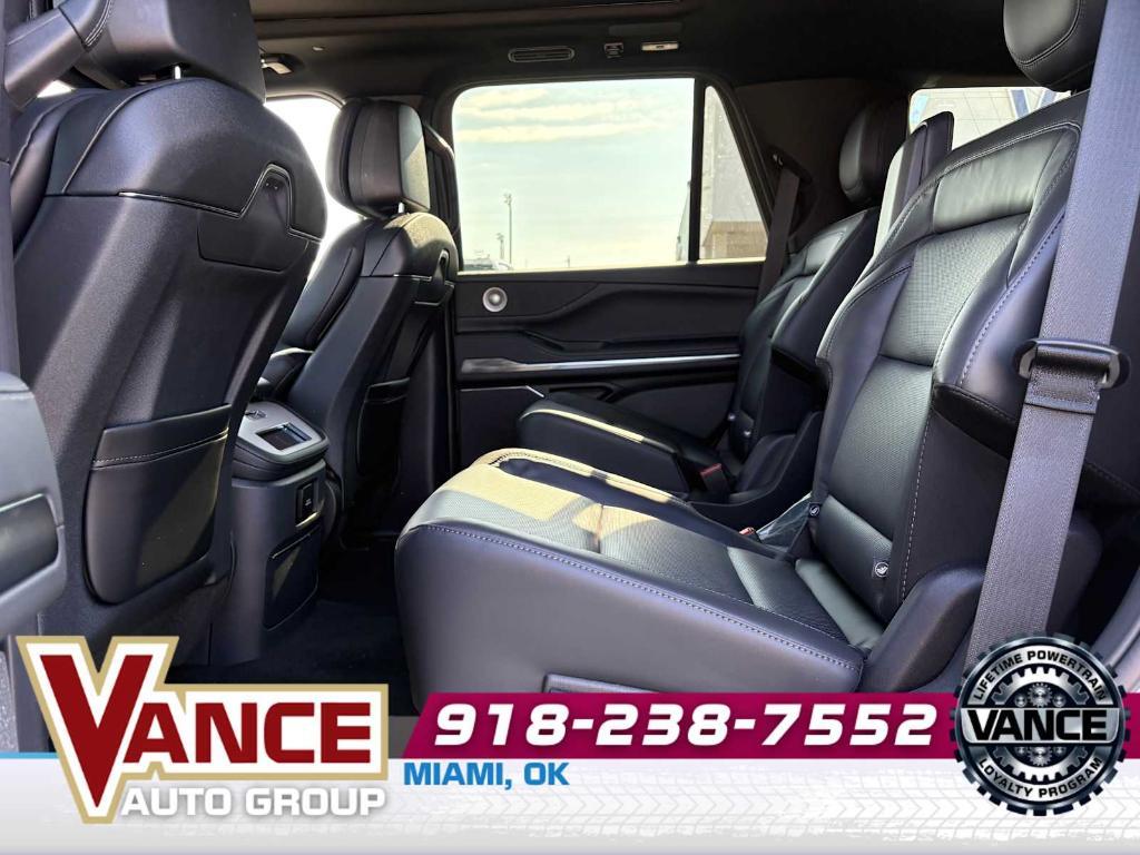 new 2025 Lincoln Navigator car, priced at $95,725