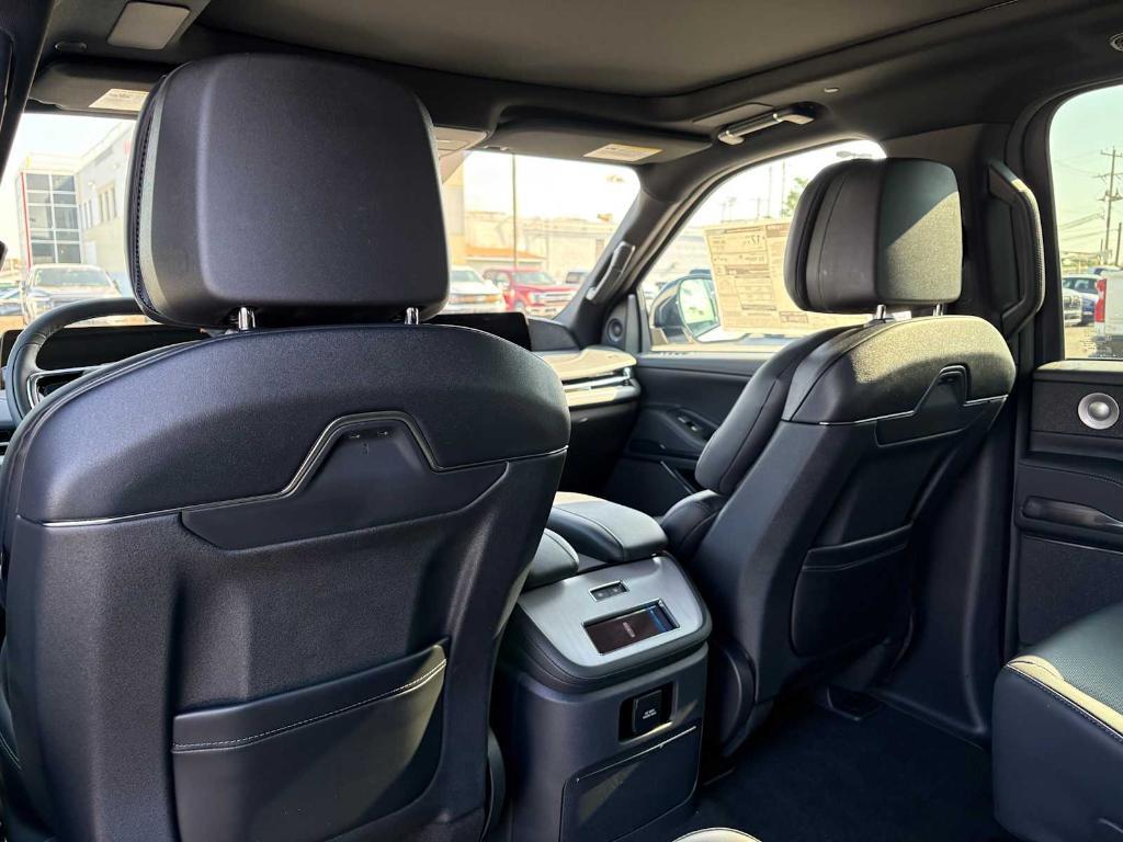 new 2025 Lincoln Navigator car, priced at $98,440