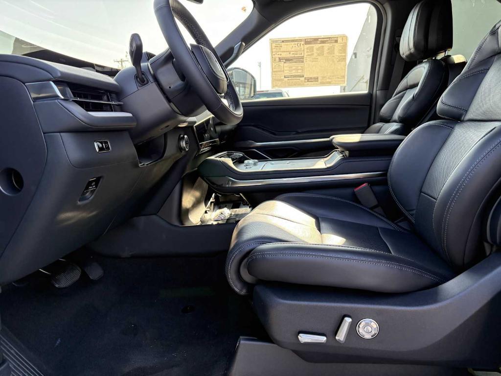 new 2025 Lincoln Navigator car, priced at $98,440