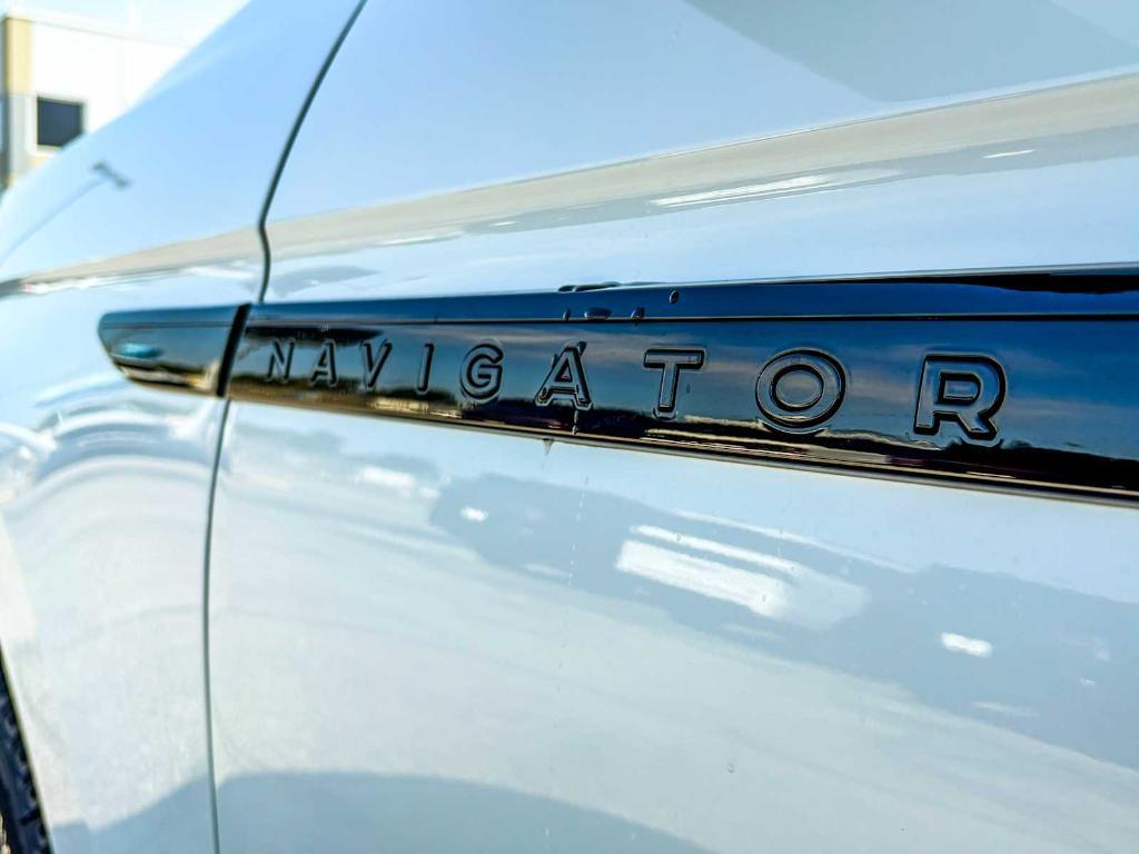 new 2025 Lincoln Navigator car, priced at $98,440