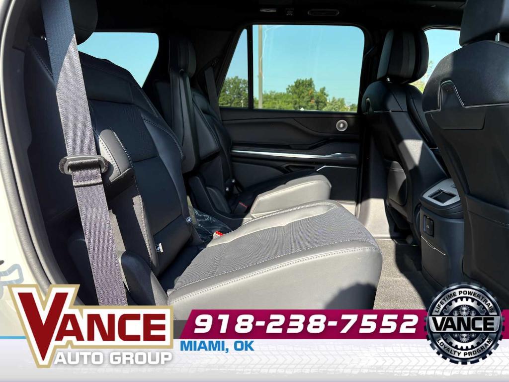 new 2025 Lincoln Navigator car, priced at $95,725