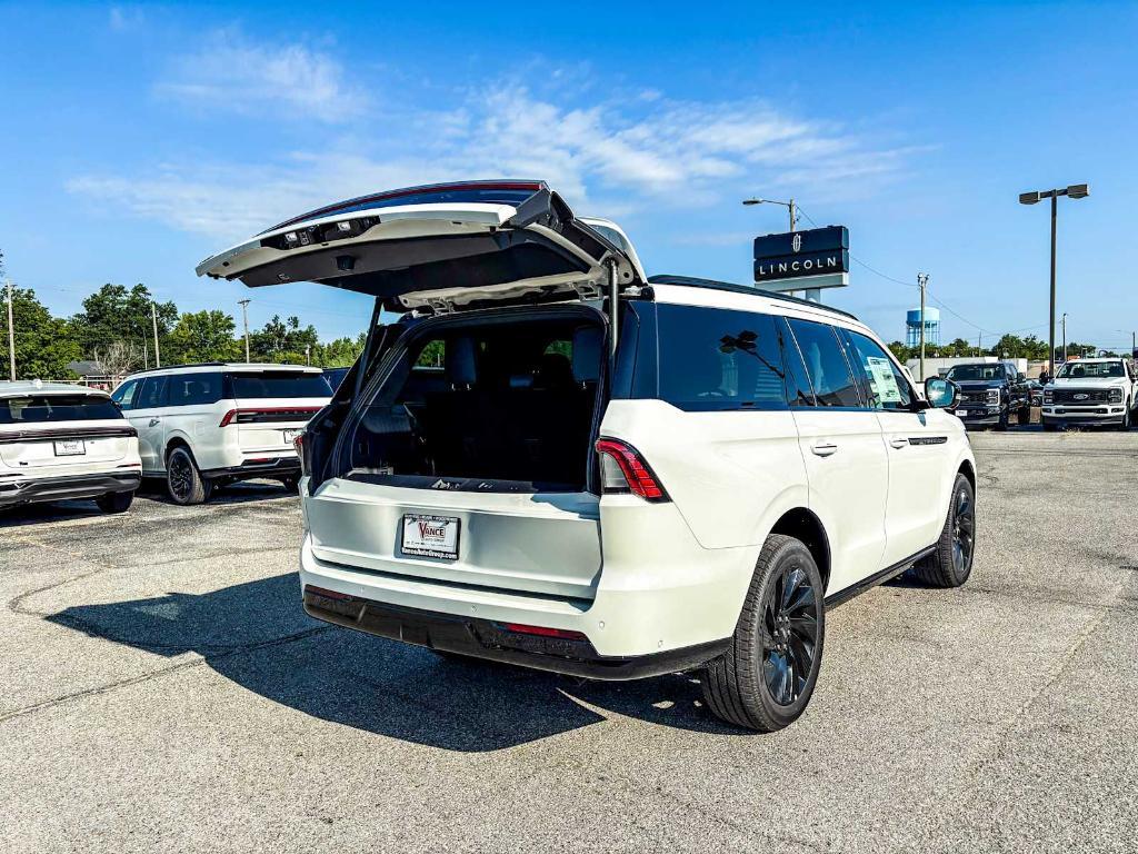 new 2025 Lincoln Navigator car, priced at $98,440
