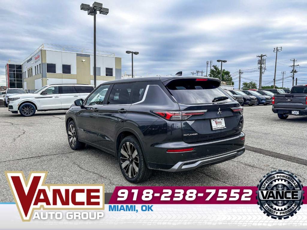 used 2025 Mitsubishi Outlander car, priced at $25,984