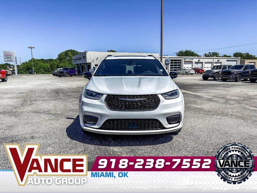 used 2025 Chrysler Pacifica car, priced at $35,886