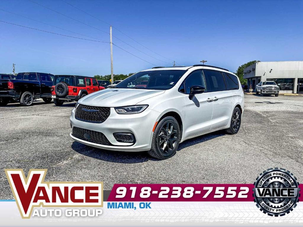 used 2025 Chrysler Pacifica car, priced at $35,886