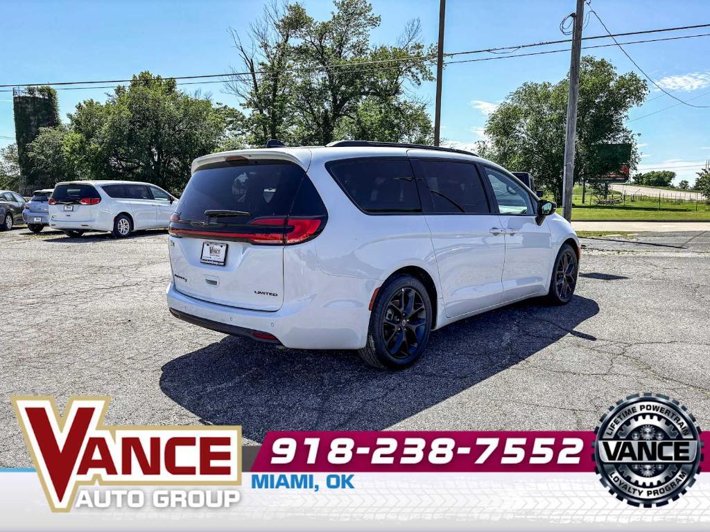 used 2025 Chrysler Pacifica car, priced at $35,886