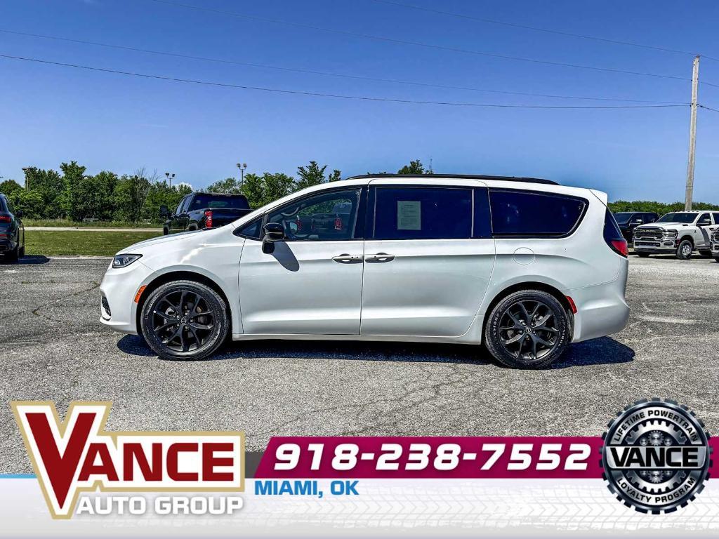 used 2025 Chrysler Pacifica car, priced at $35,886