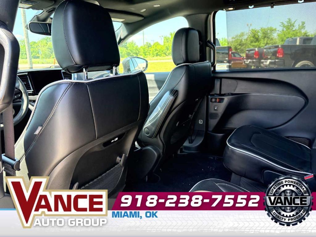 used 2025 Chrysler Pacifica car, priced at $35,886