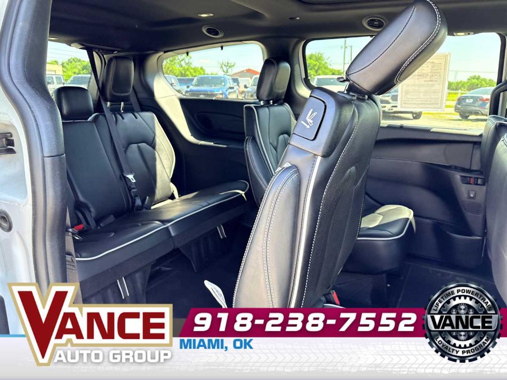 used 2025 Chrysler Pacifica car, priced at $35,886