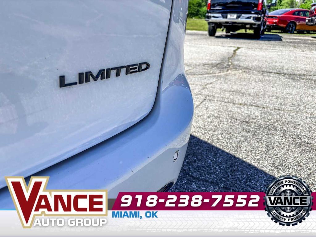 used 2025 Chrysler Pacifica car, priced at $35,886