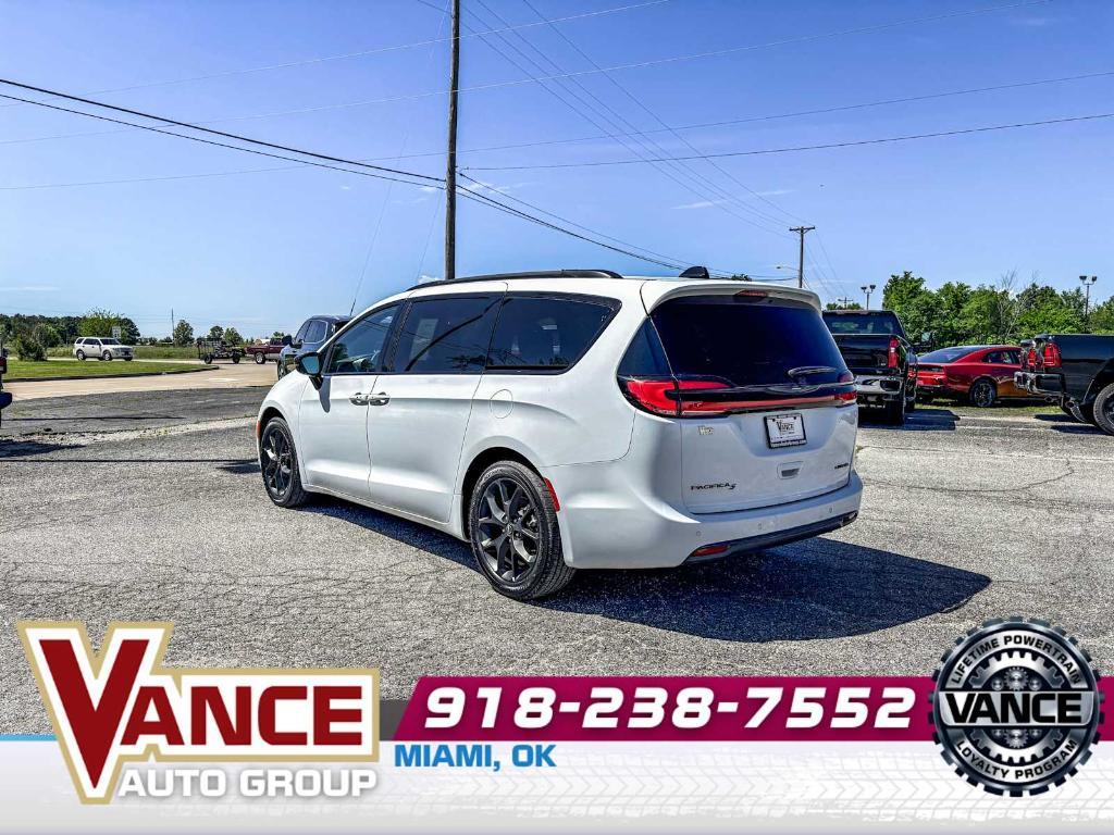 used 2025 Chrysler Pacifica car, priced at $35,886