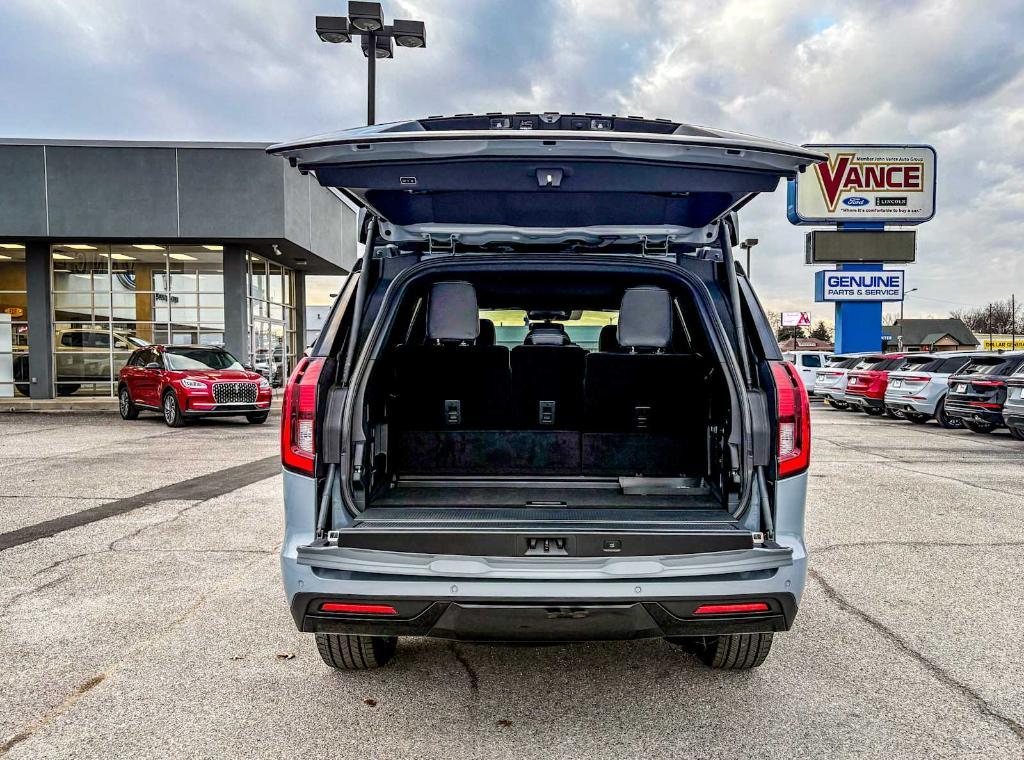 new 2025 Ford Expedition car, priced at $80,010