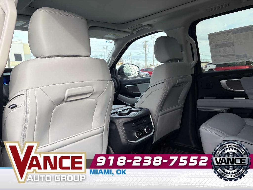 new 2025 Ford Expedition car, priced at $84,419