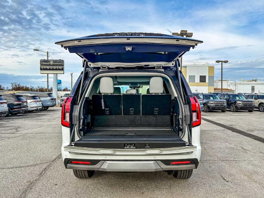 new 2025 Ford Expedition car, priced at $86,645
