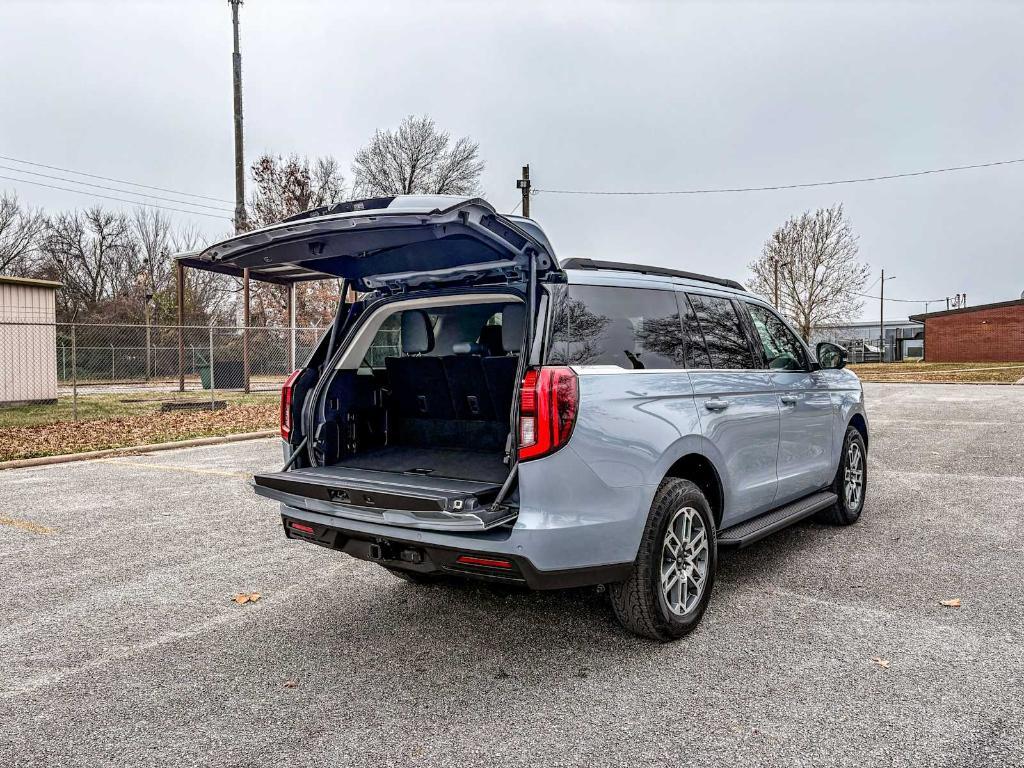 new 2025 Ford Expedition car, priced at $72,580