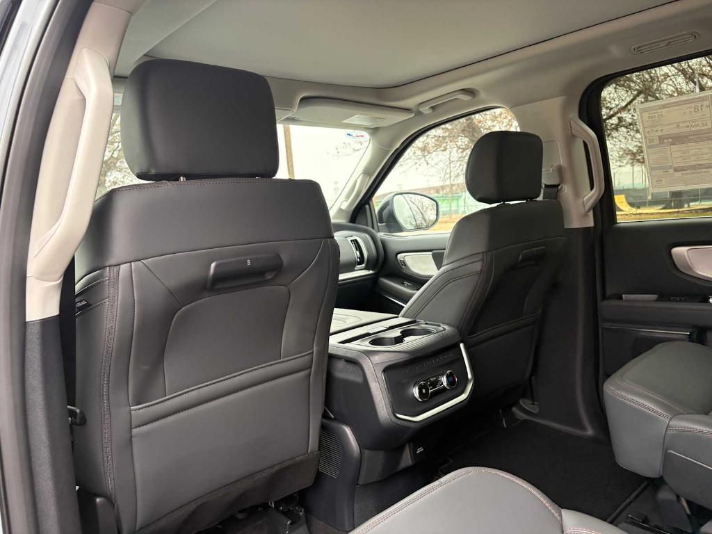 new 2025 Ford Expedition car, priced at $72,580