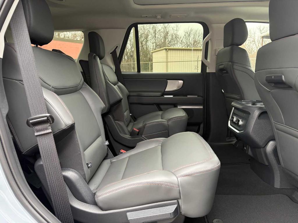 new 2025 Ford Expedition car, priced at $72,580