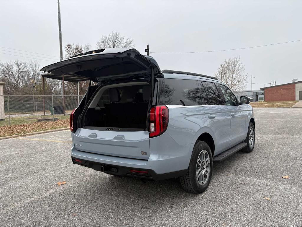new 2025 Ford Expedition car, priced at $72,580
