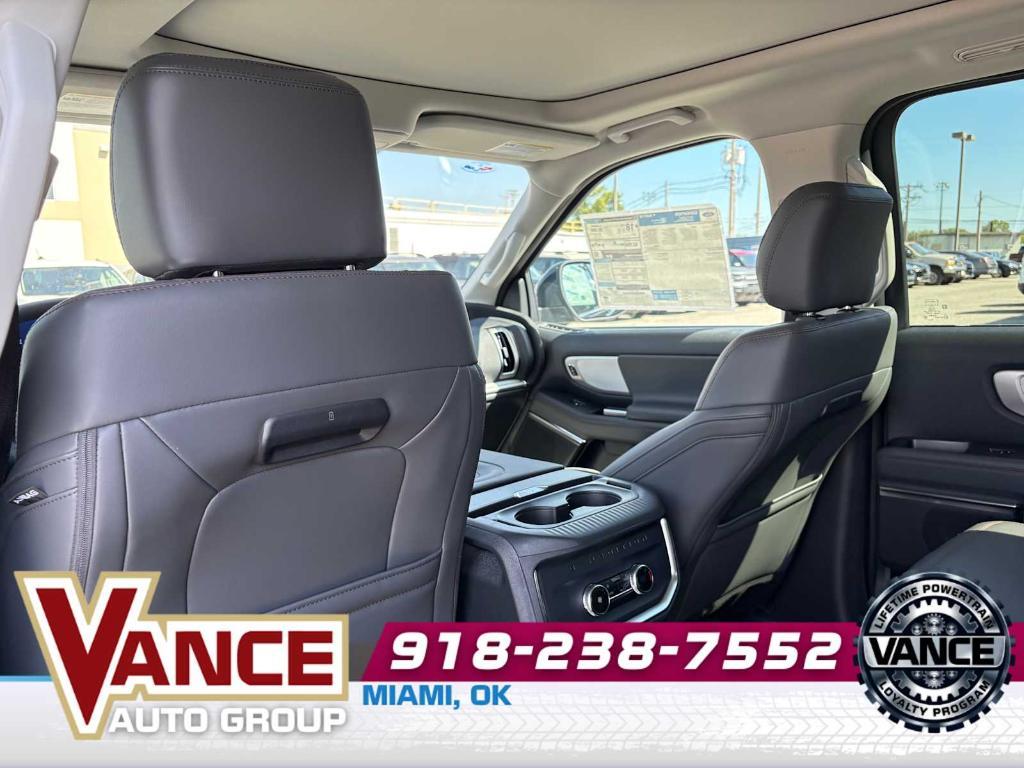 new 2025 Ford Expedition car, priced at $67,545