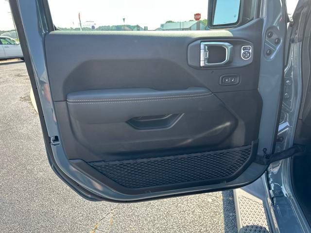 new 2025 Jeep Gladiator car, priced at $47,000