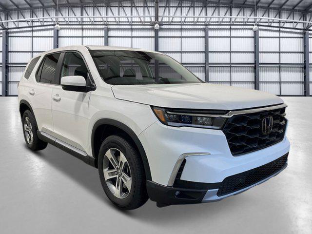 new 2025 Honda Pilot car, priced at $45,123