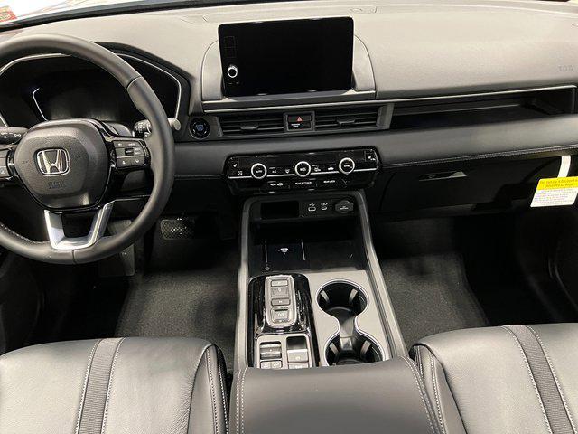 new 2025 Honda Pilot car, priced at $50,681