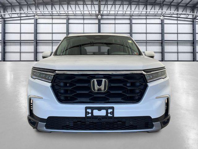 new 2025 Honda Pilot car, priced at $45,671