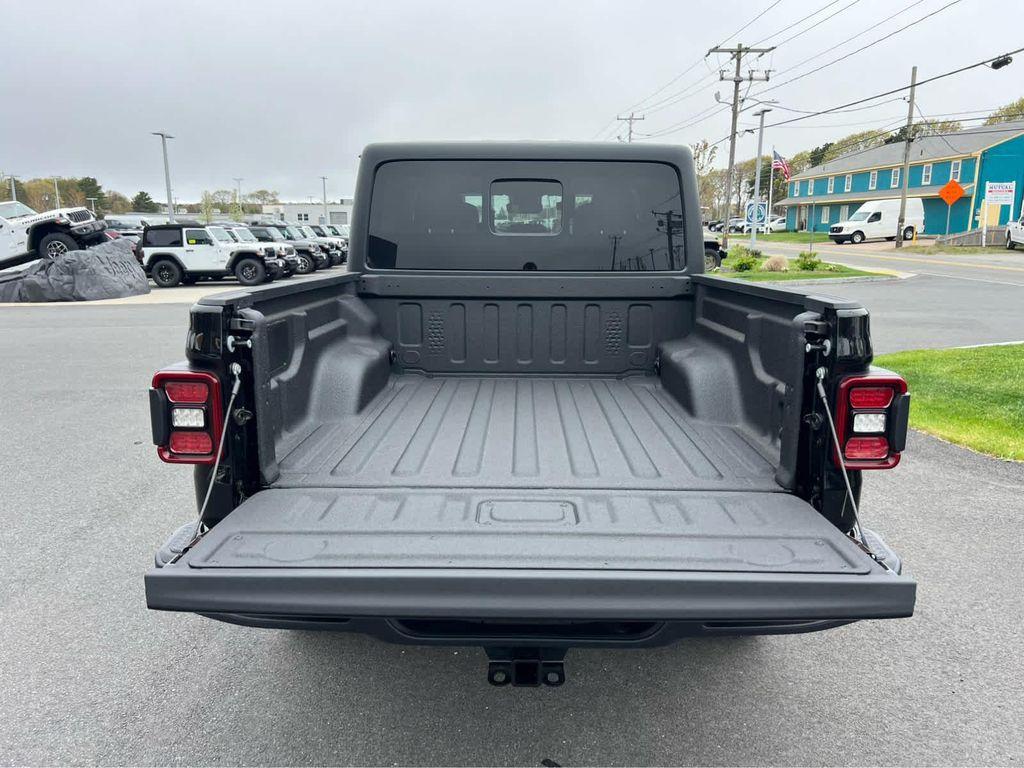 new 2025 Jeep Gladiator car, priced at $45,250