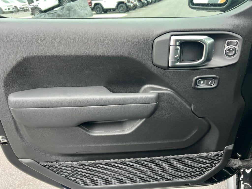 new 2025 Jeep Gladiator car, priced at $45,250