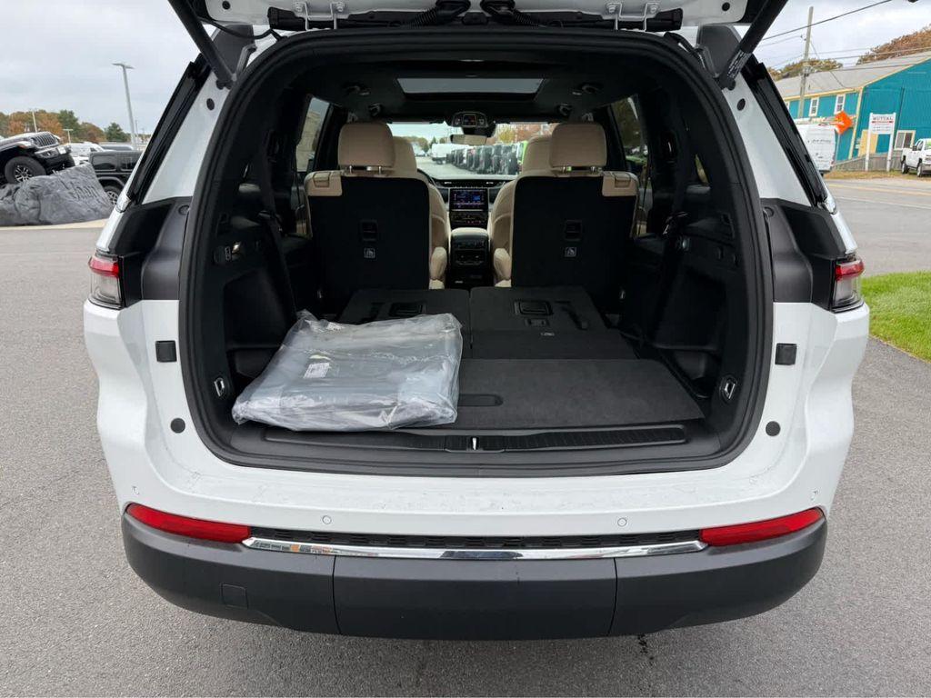 new 2025 Jeep Grand Cherokee L car, priced at $49,500