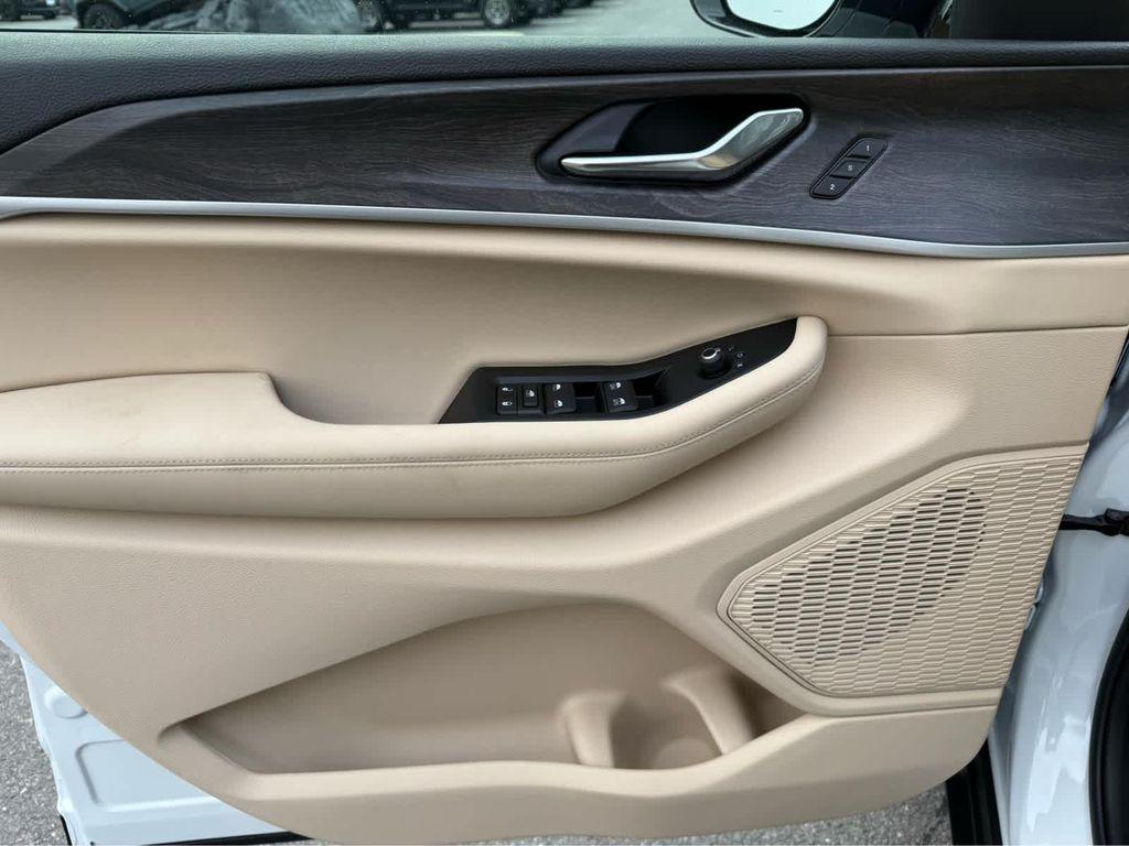 new 2025 Jeep Grand Cherokee L car, priced at $49,500