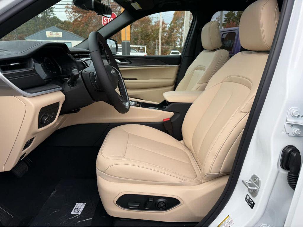 new 2025 Jeep Grand Cherokee L car, priced at $49,500