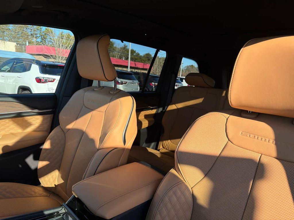 new 2025 Jeep Grand Cherokee car, priced at $59,250