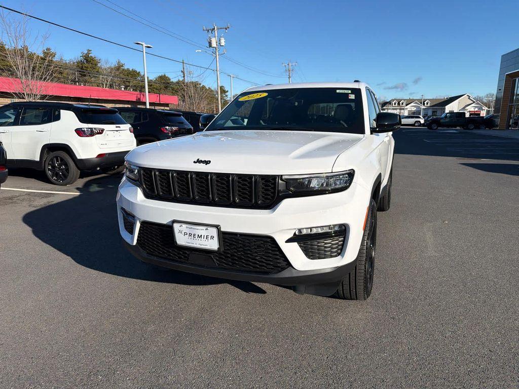used 2025 Jeep Grand Cherokee car, priced at $41,975