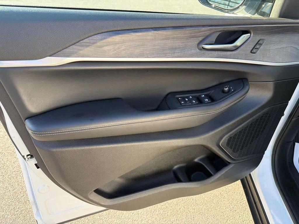 used 2025 Jeep Grand Cherokee car, priced at $41,975